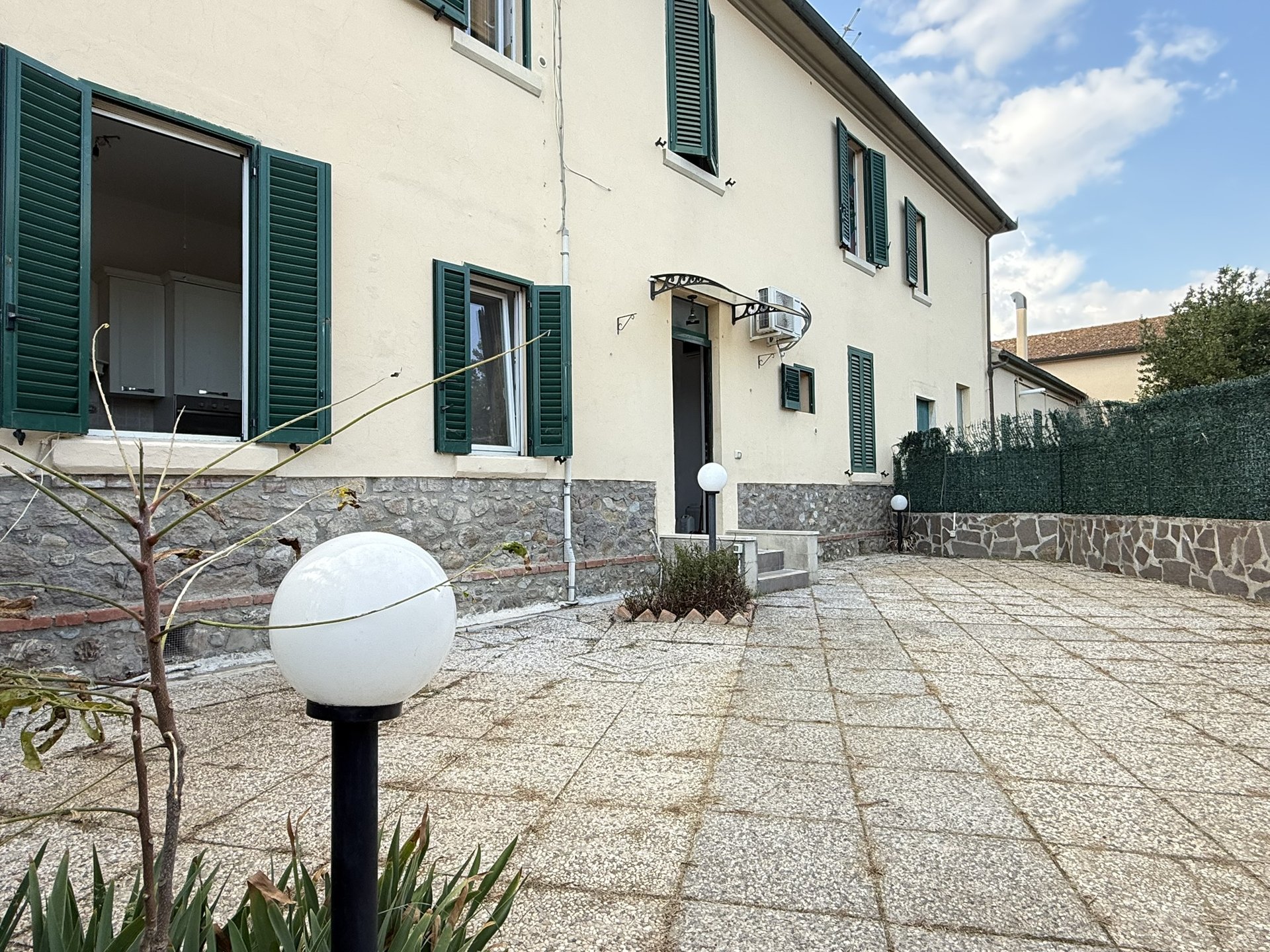 Appartamento con ingresso indipendente e giardino a Ribolla