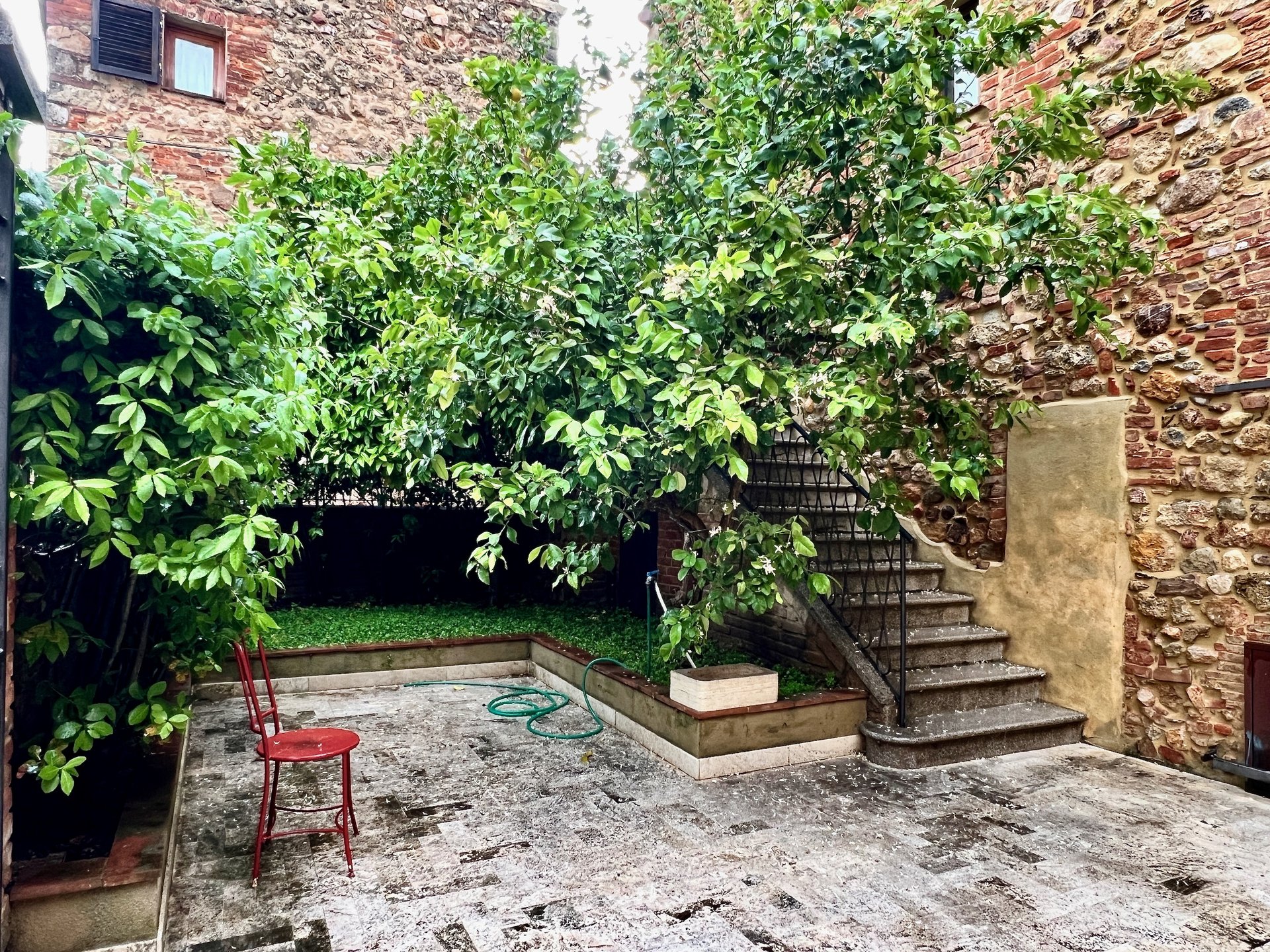 Casa storica indipendente in vendita nel borgo di Batignano