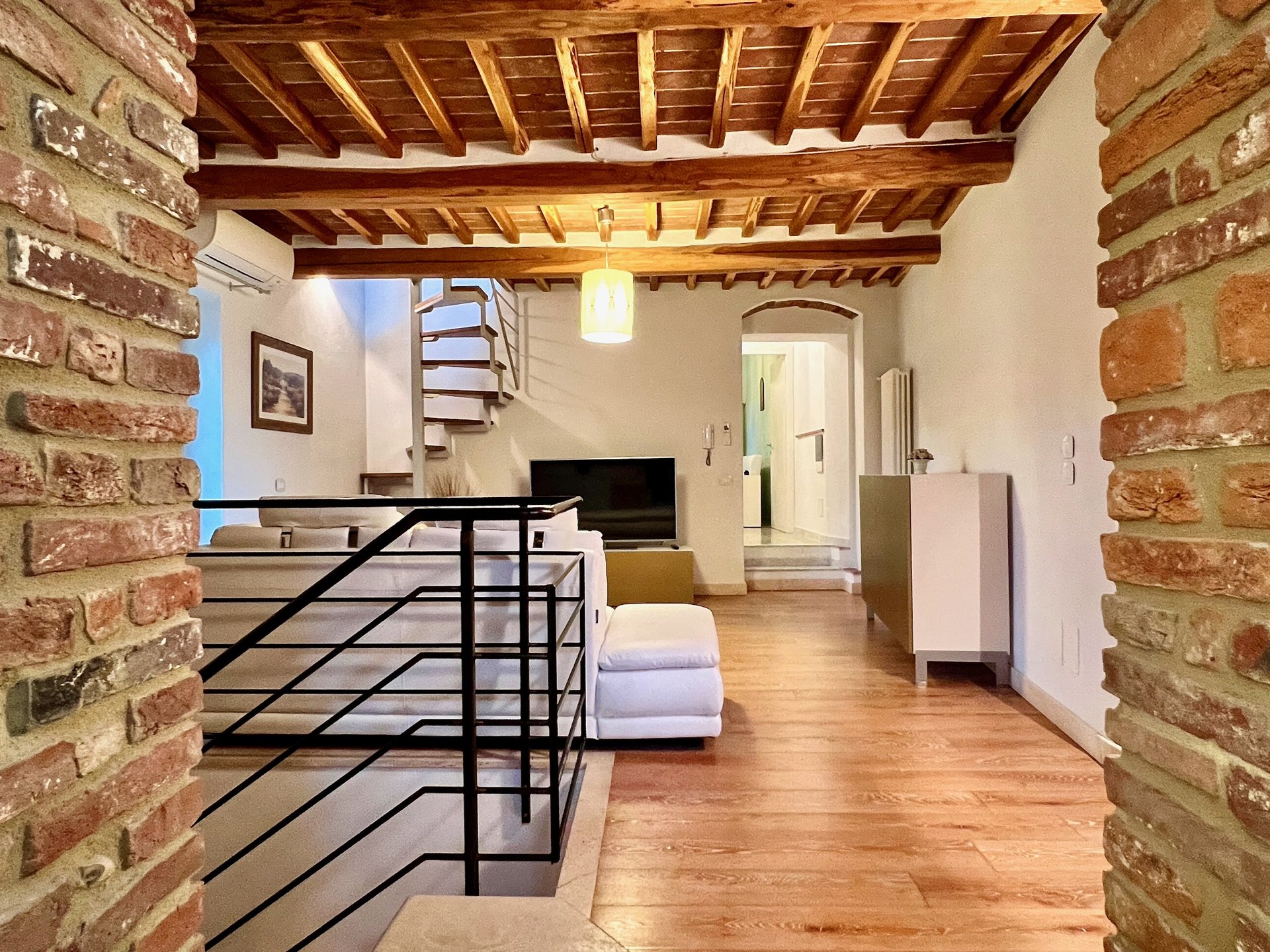 Casa storica indipendente in vendita nel borgo di Batignano