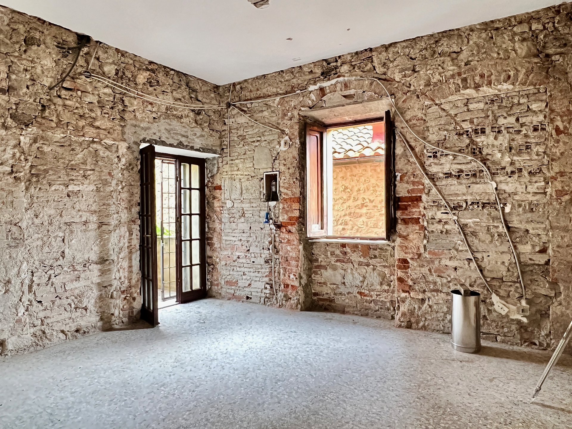 Casa storica indipendente in vendita nel borgo di Batignano