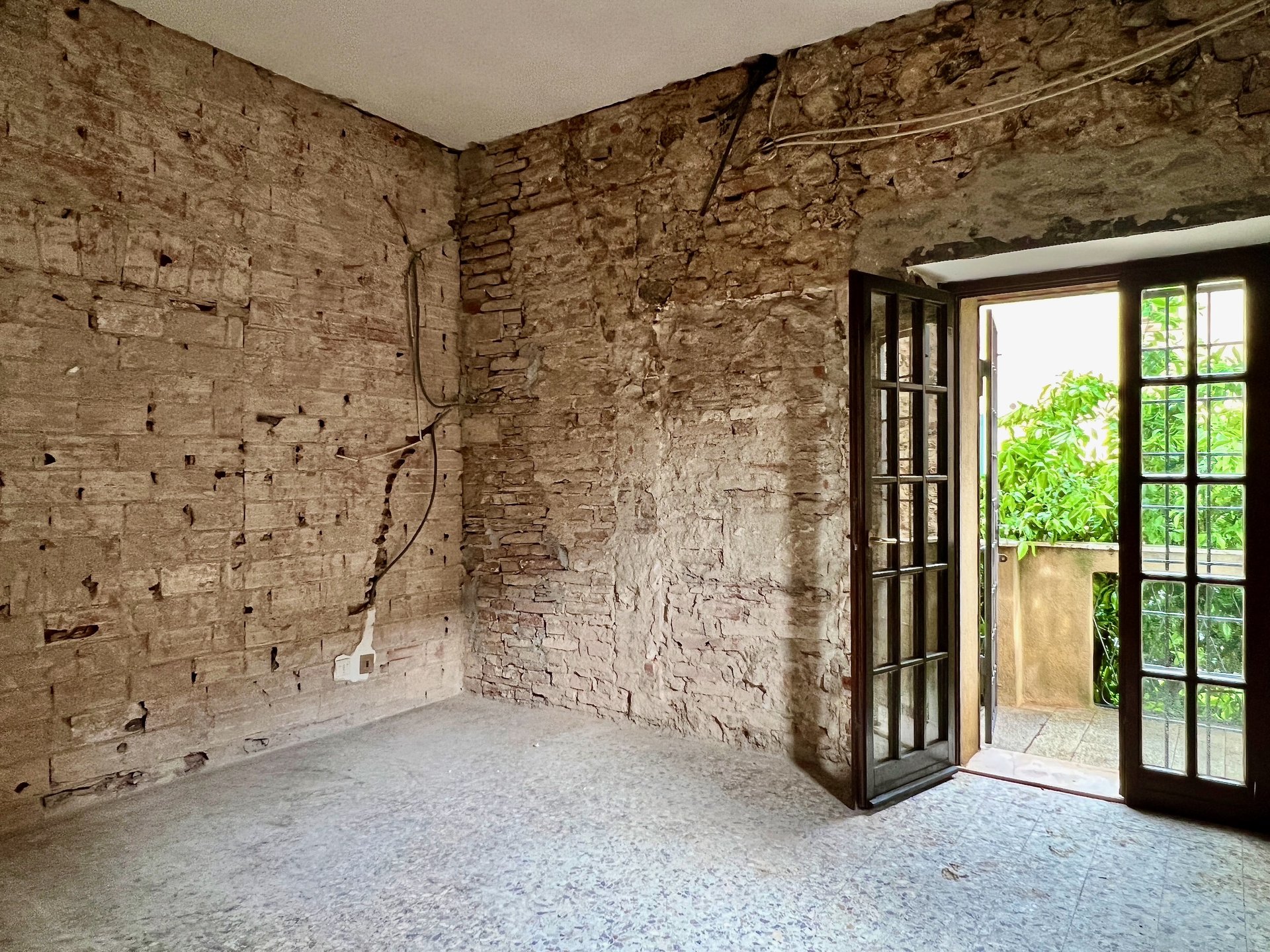 Casa storica indipendente in vendita nel borgo di Batignano