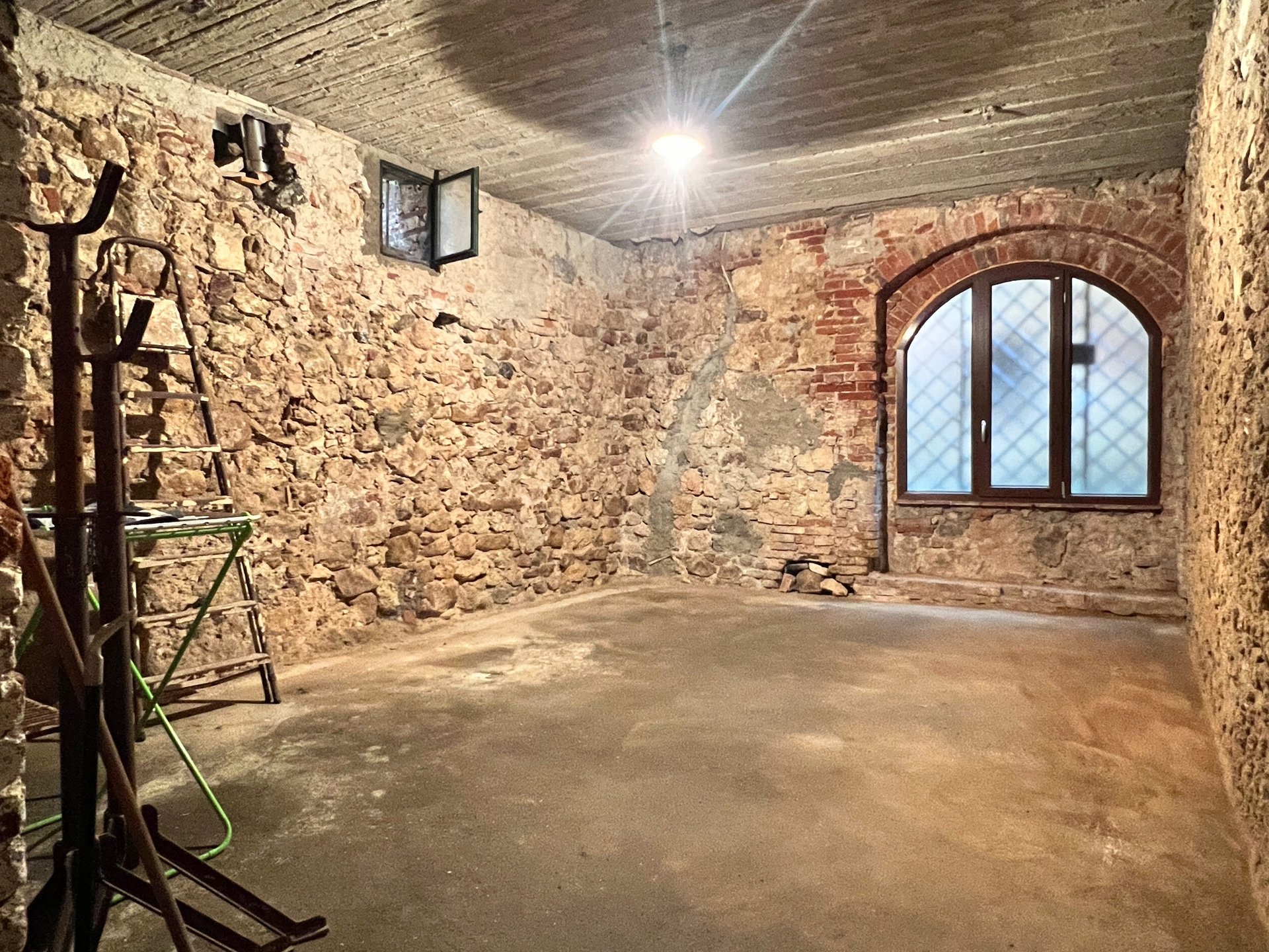 Casa storica indipendente in vendita nel borgo di Batignano