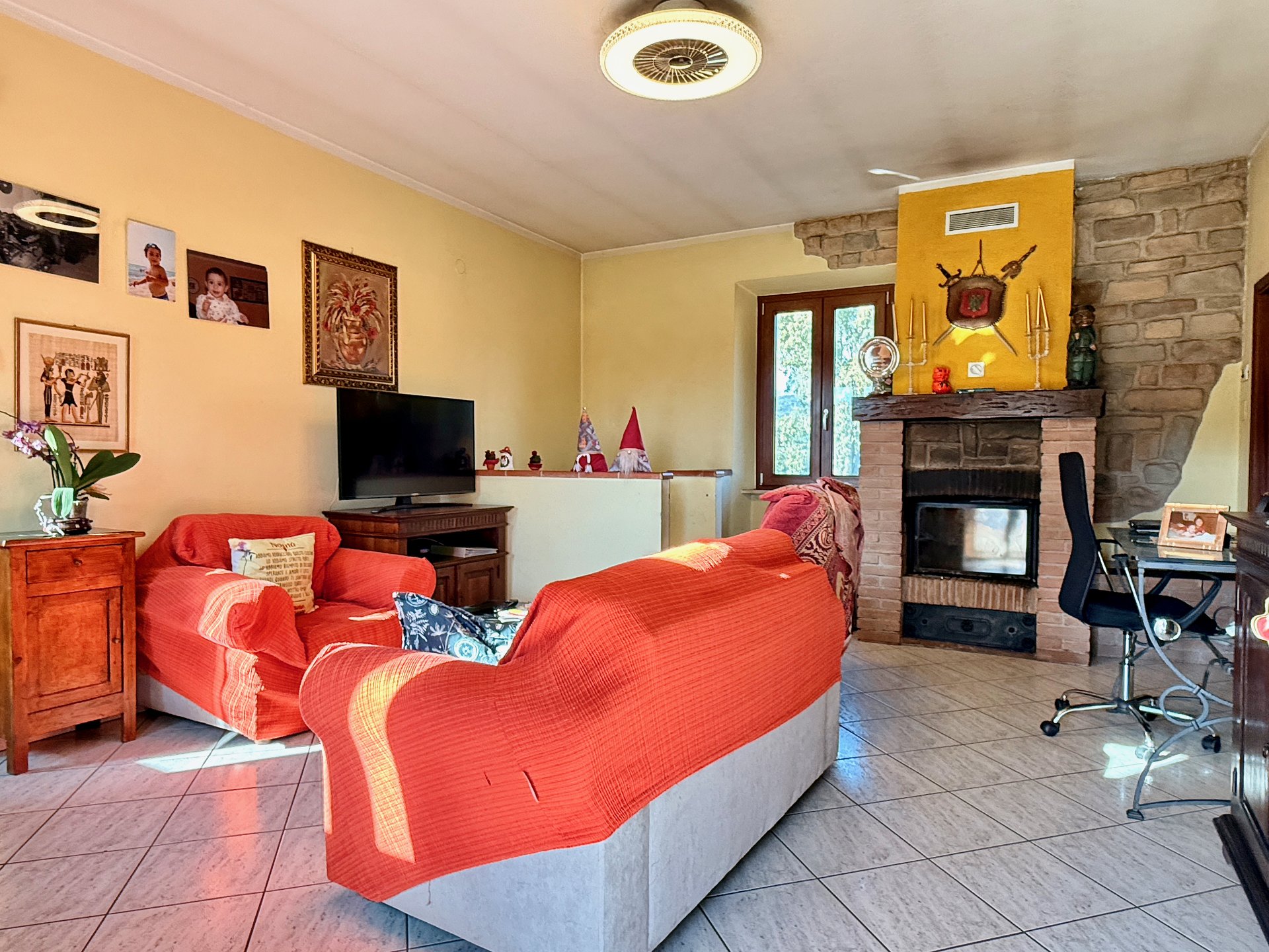 Casale con due abitazioni e magazzini in località Ampio Casale con due abitazioni e magazzini in località Ampio