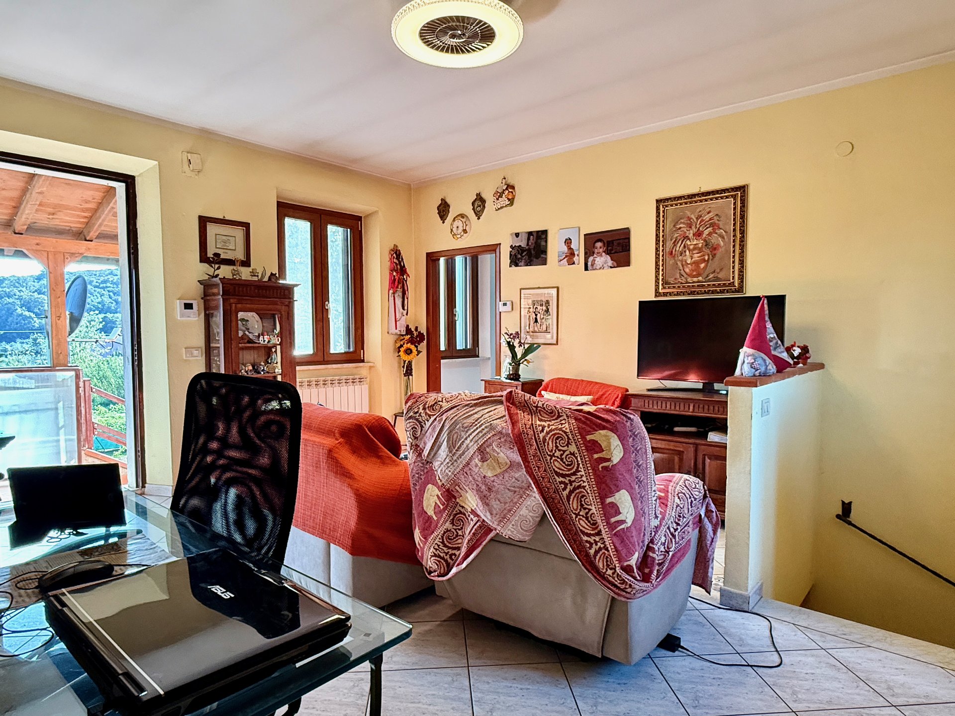 Casale con due abitazioni e magazzini in località Ampio Casale con due abitazioni e magazzini in località Ampio