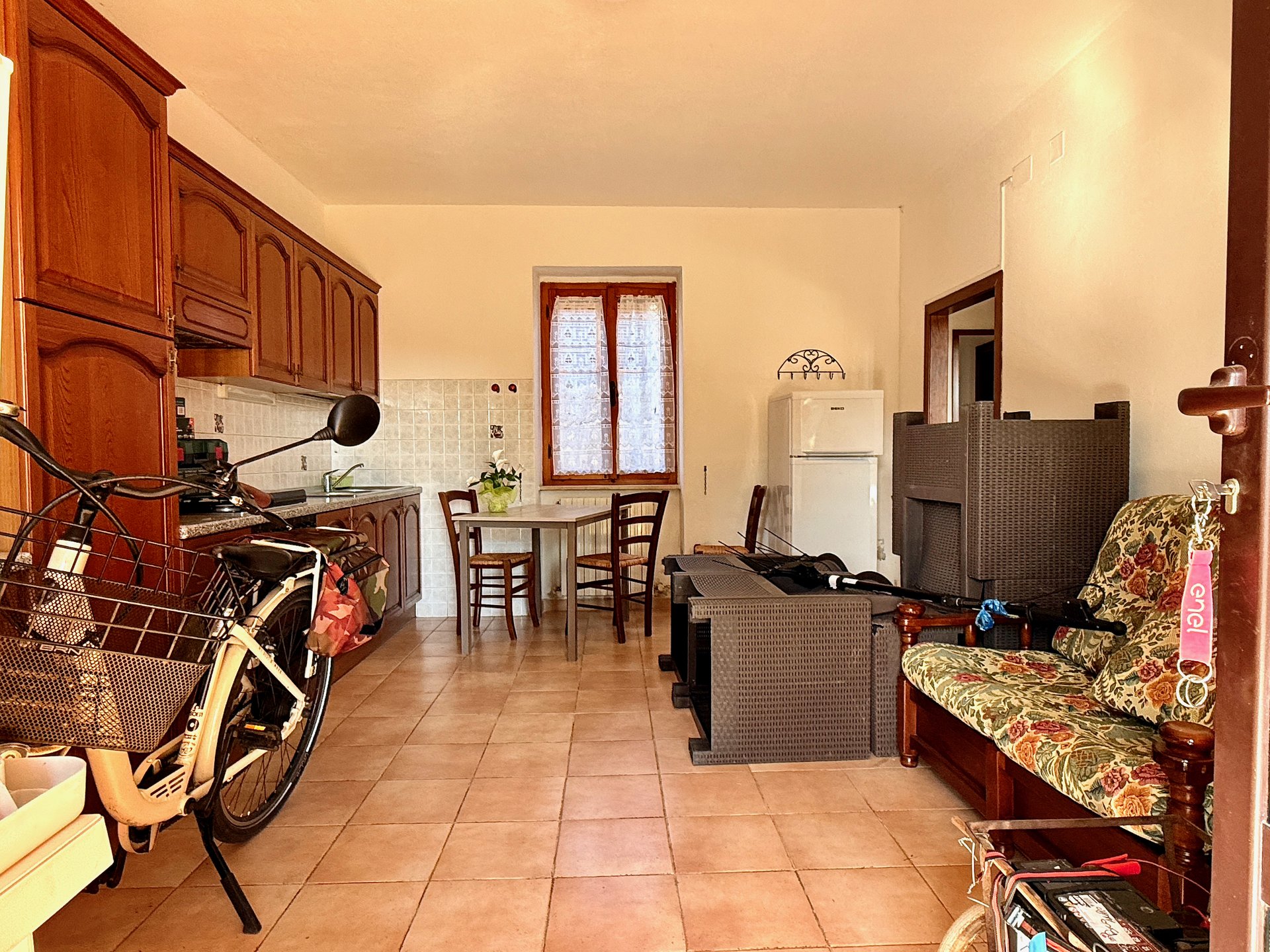 Casale con due abitazioni e magazzini in località Ampio Casale con due abitazioni e magazzini in località Ampio