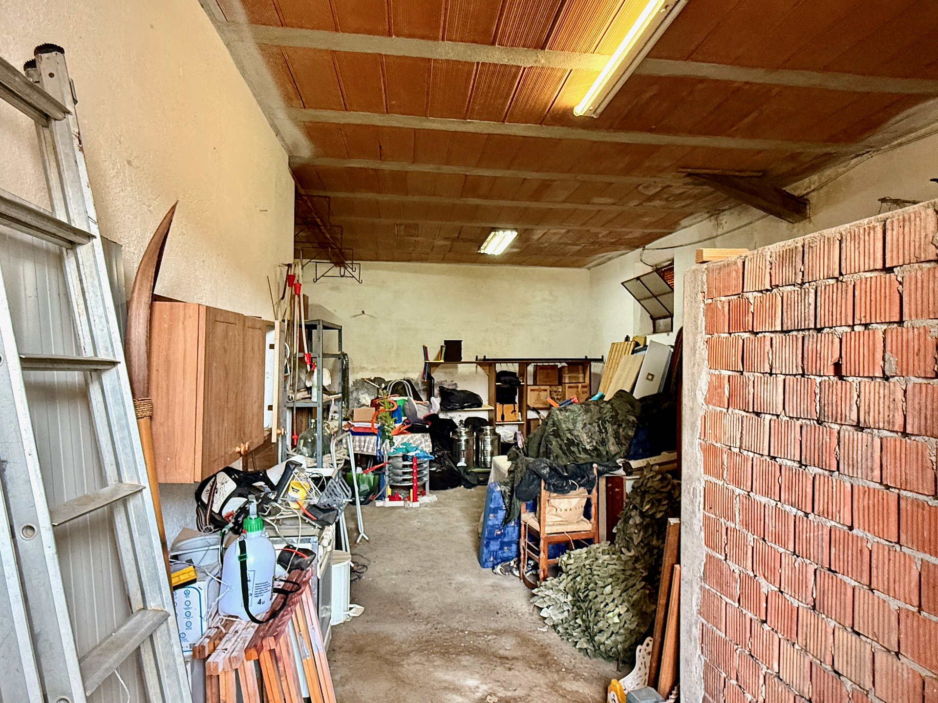 Casale con due abitazioni e magazzini in località Ampio Casale con due abitazioni e magazzini in località Ampio